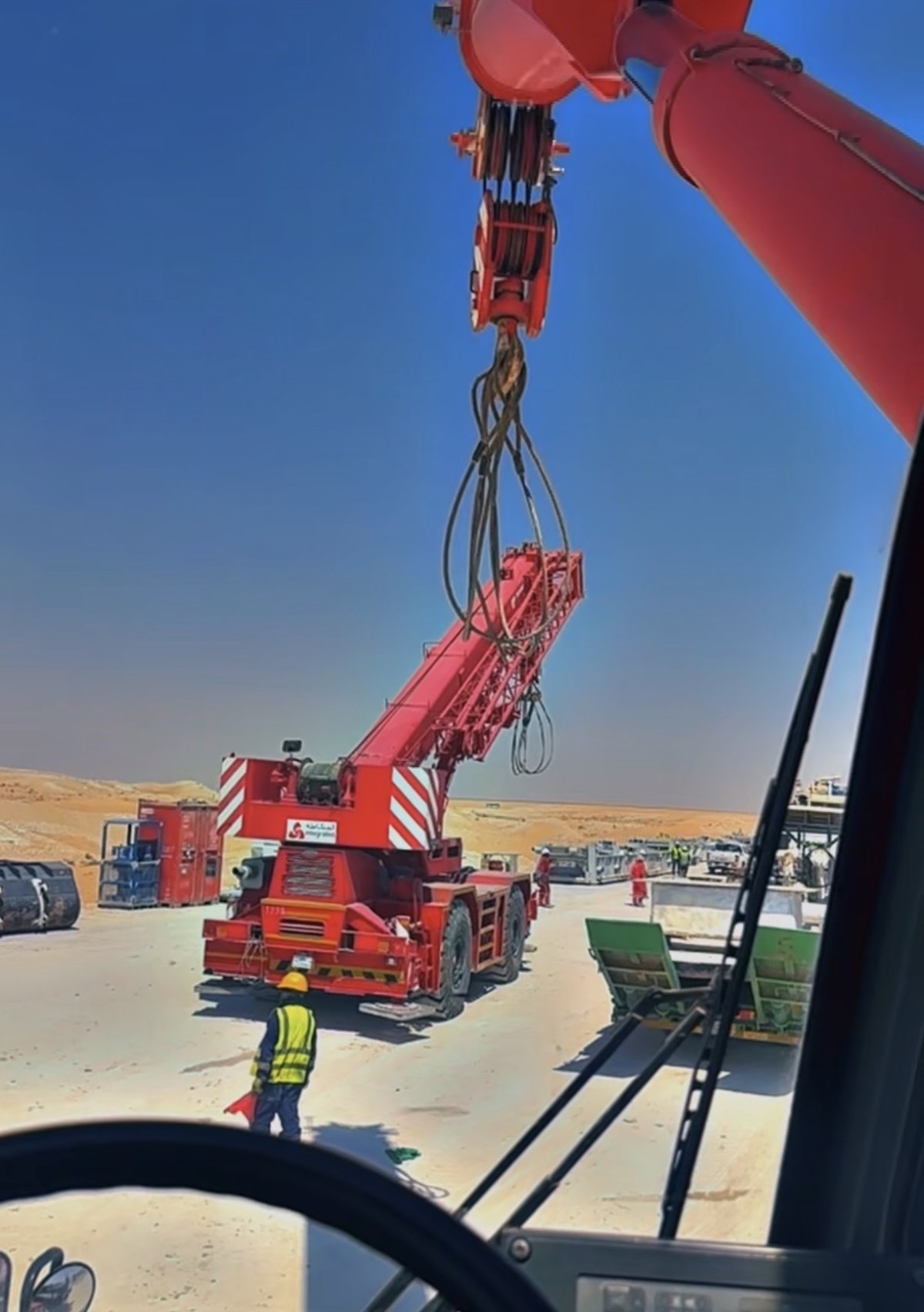 سائق جميع الرافعات - image 1